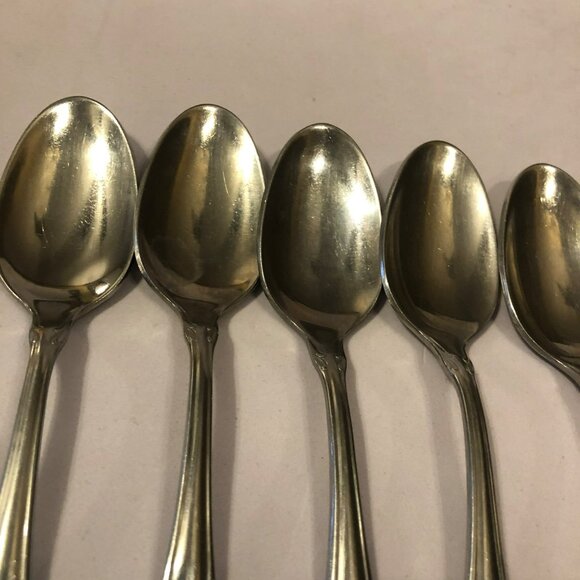 Oneida Victorian Manor Teaspoon Set of 8 Stainless Cutlery Flatware - Picture 3 of 6